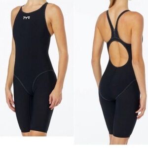 TYR Women’s Thresher Open Back Tech Swimsuit Size 26 Black